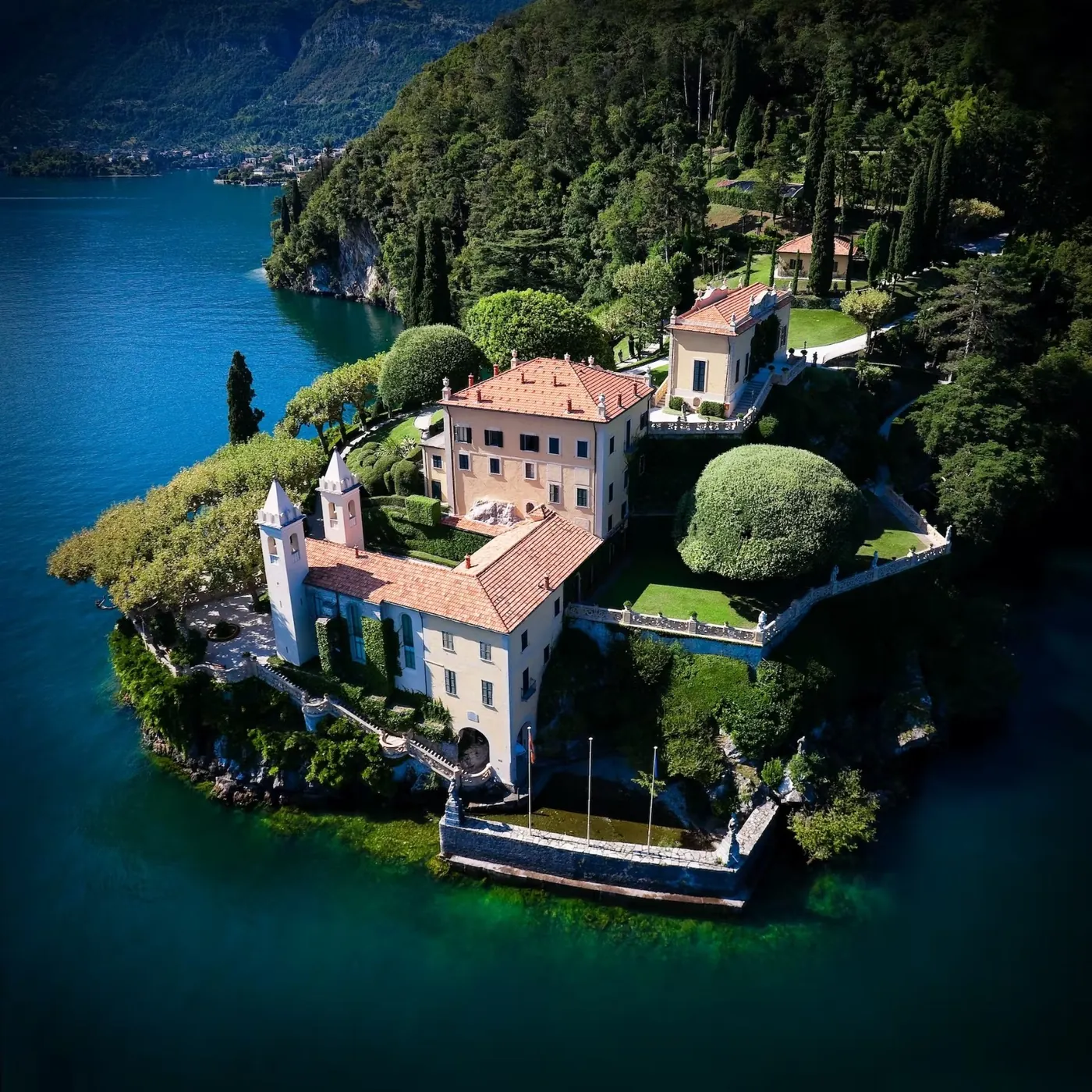 Villa del Balbianello vom See aus